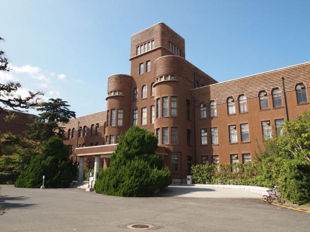 ザ・バックヤード　知の迷宮の裏側探訪　九州大学総合研究博物館